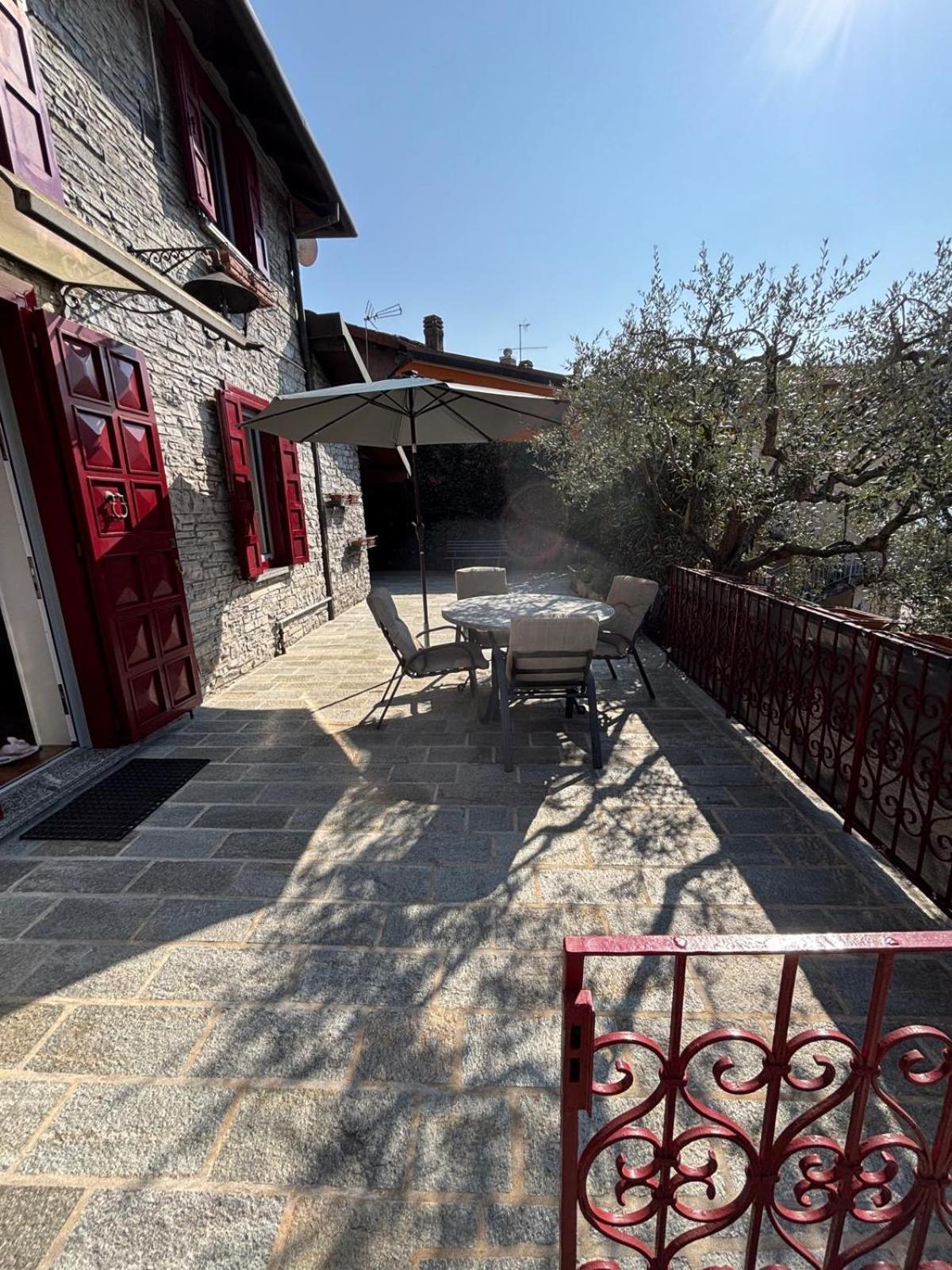 Ester Lakehouse, Graziosa Casa Indipendente Lierna Exteriör bild