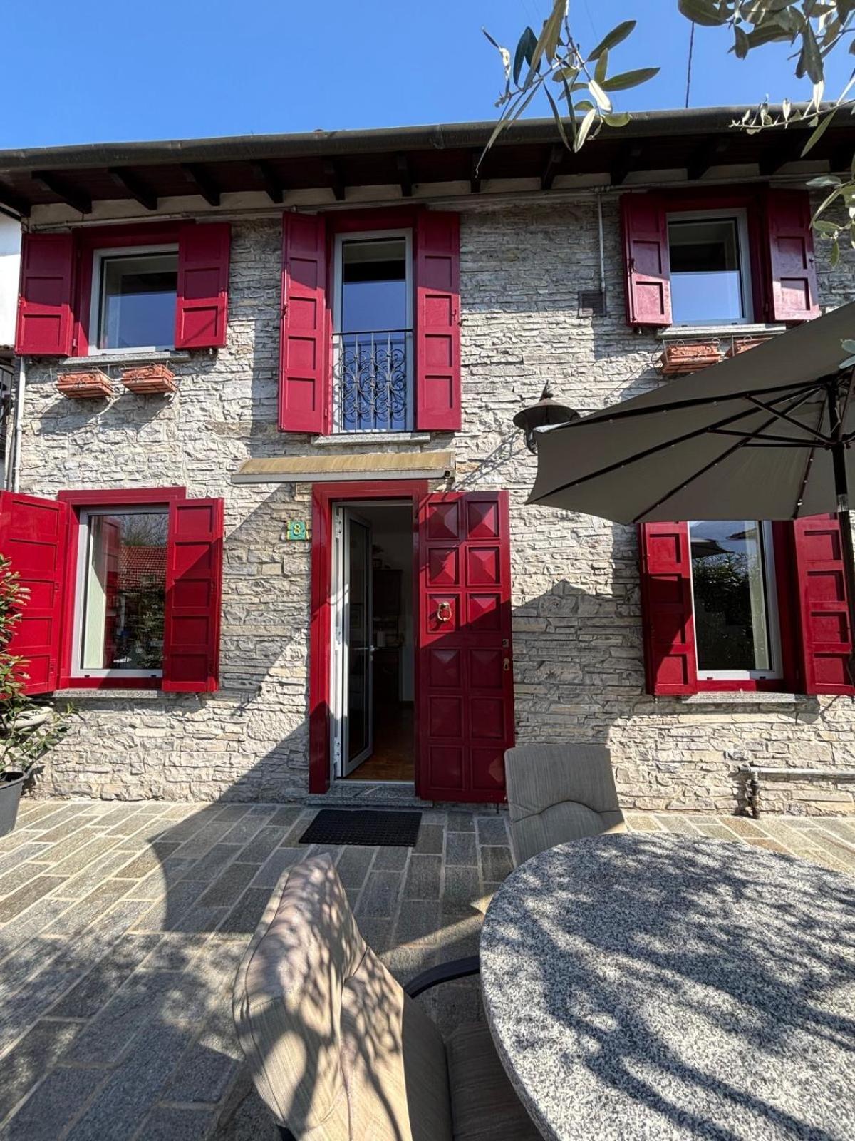 Ester Lakehouse, Graziosa Casa Indipendente Lierna Exteriör bild
