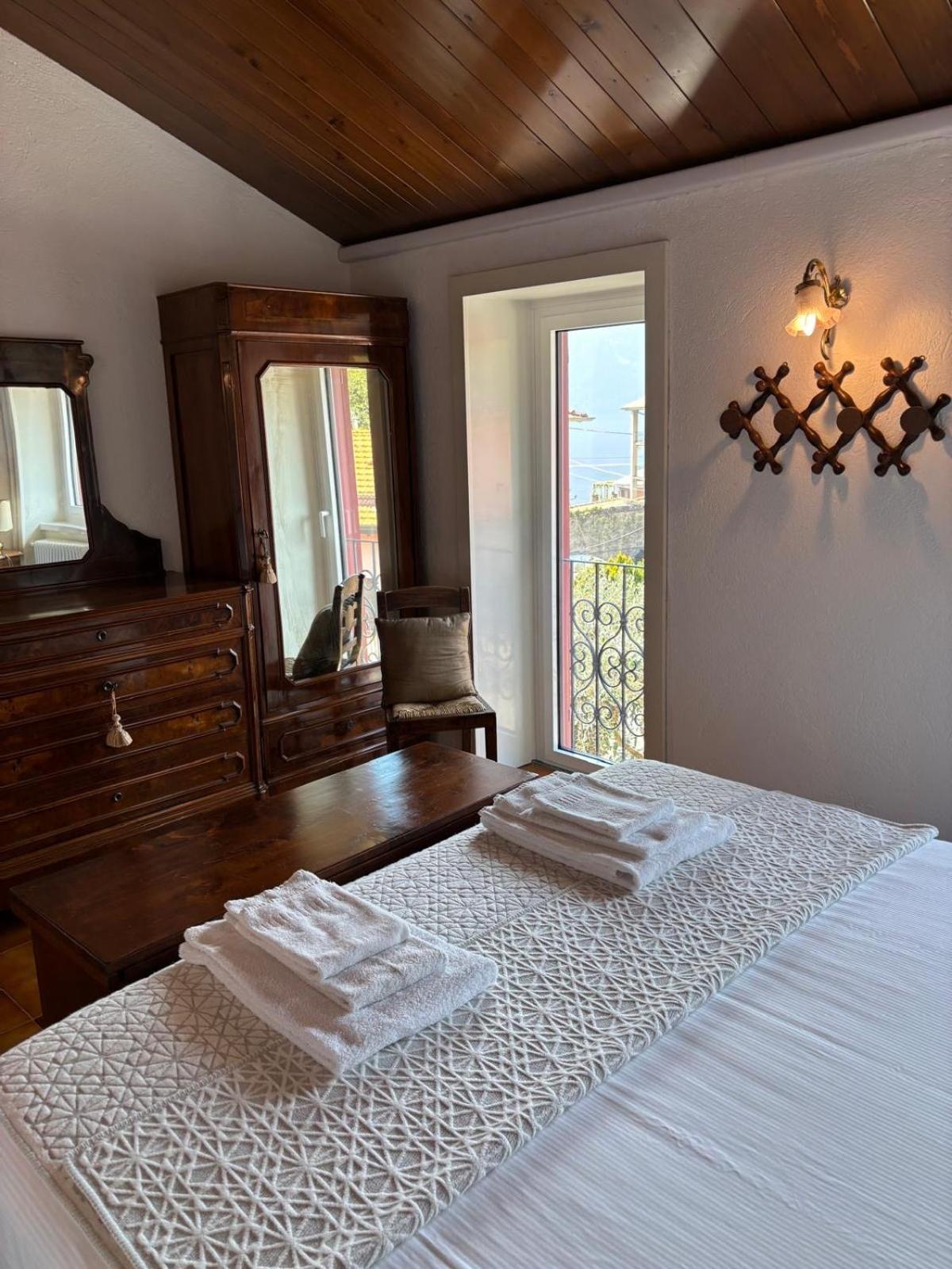 Ester Lakehouse, Graziosa Casa Indipendente Lierna Exteriör bild