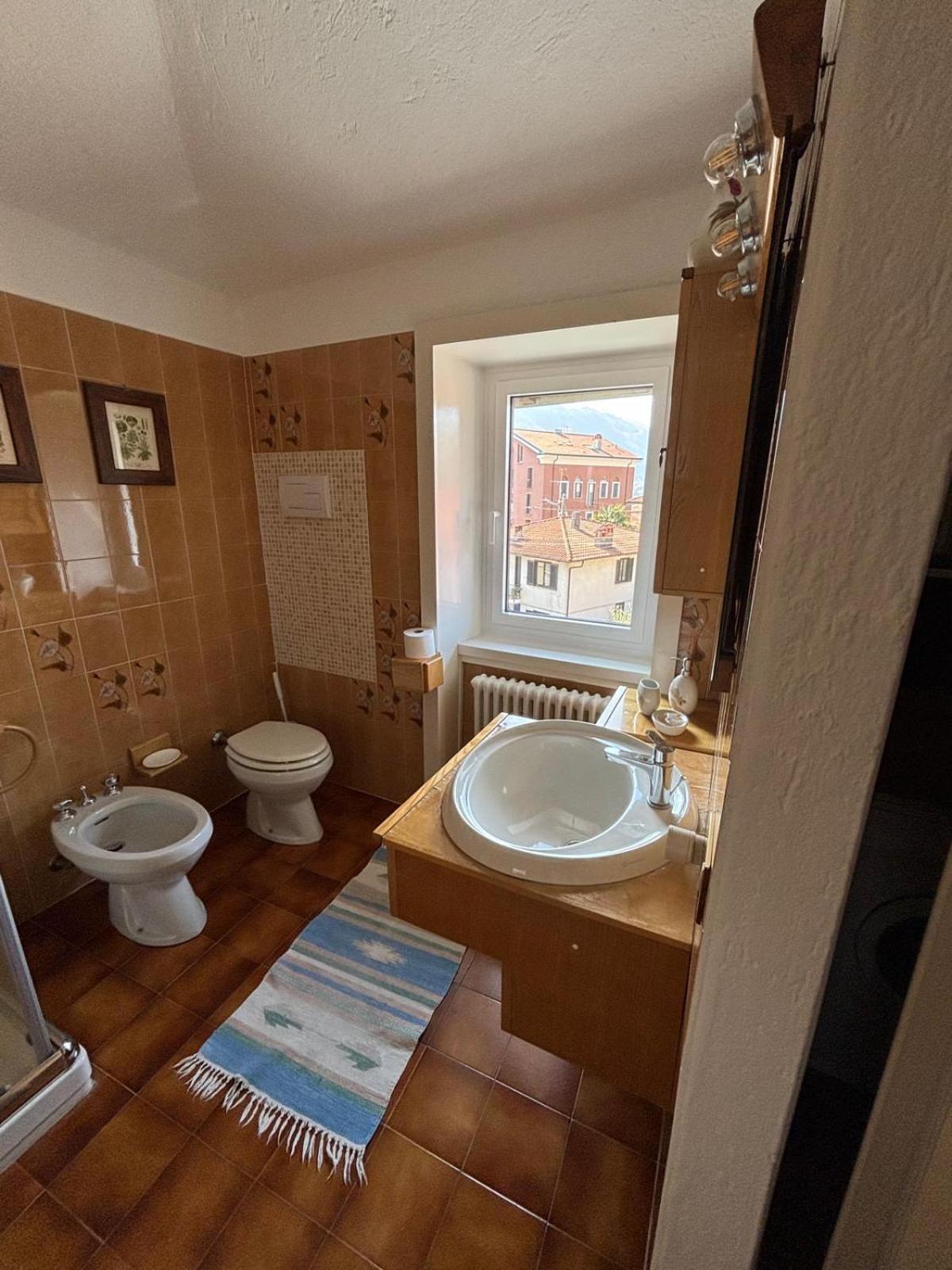 Ester Lakehouse, Graziosa Casa Indipendente Lierna Exteriör bild