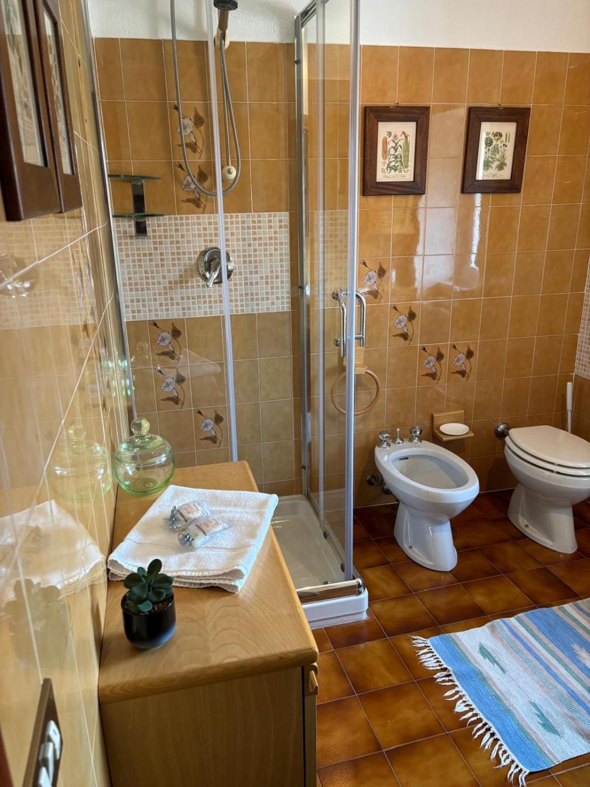 Ester Lakehouse, Graziosa Casa Indipendente Lierna Exteriör bild